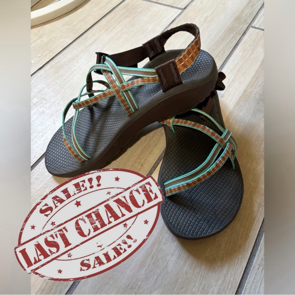 Chaco Women’s Size 9 Brown and Teal Strappy Sandals